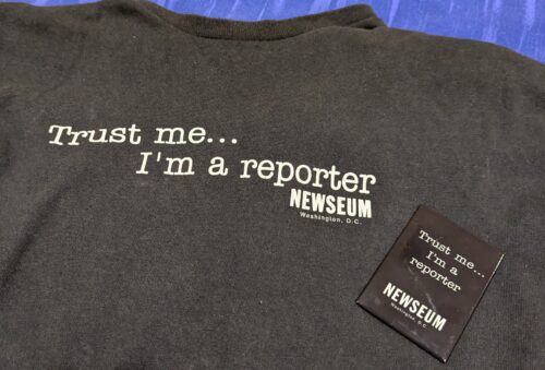 T-shiert and fridge magnet with the words - Trust me... I'm a reporter. Newseum Washington D.C.